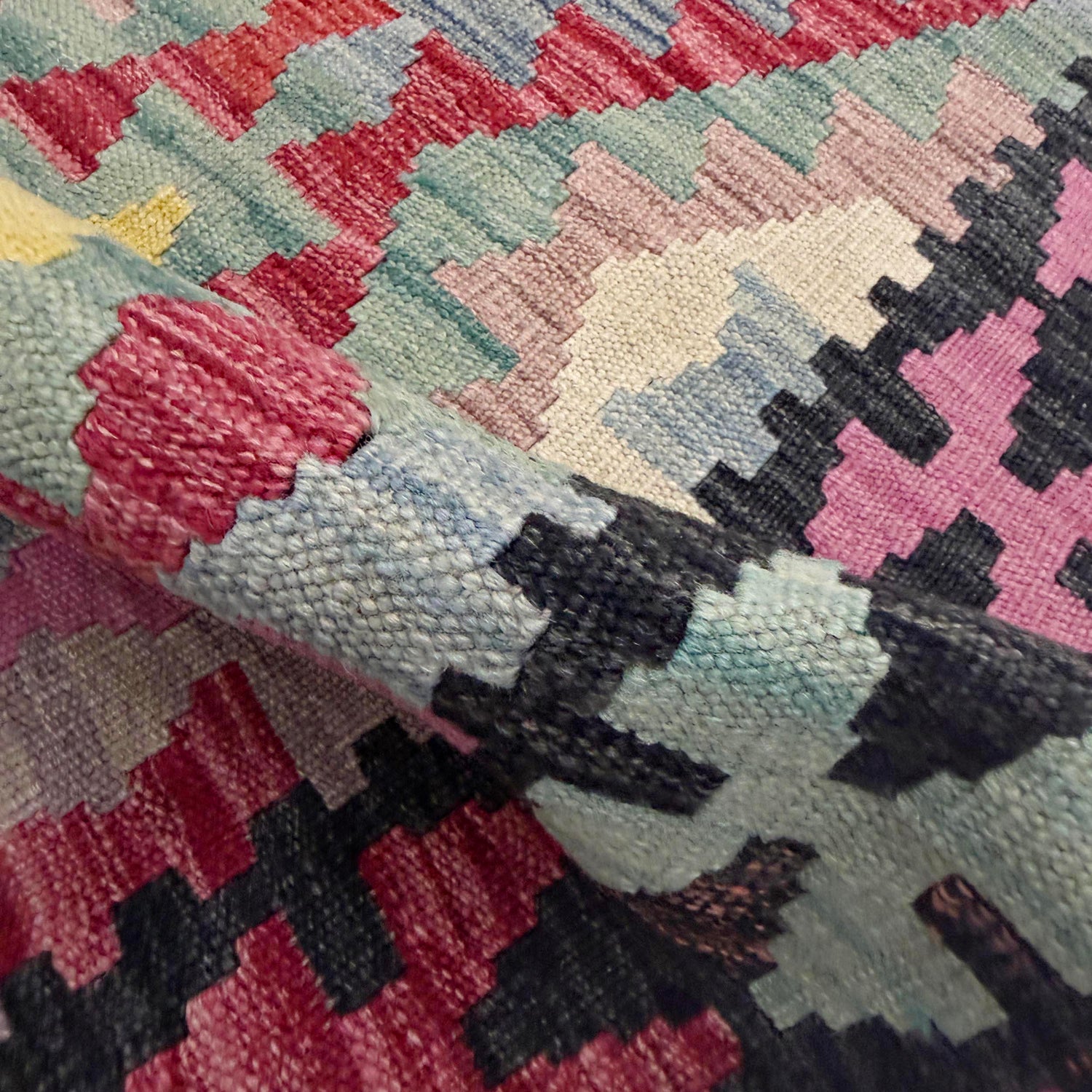 Short Kilim Runner 2' 7" x 6' 7" ft / 78 x 200 cm - No. R38644