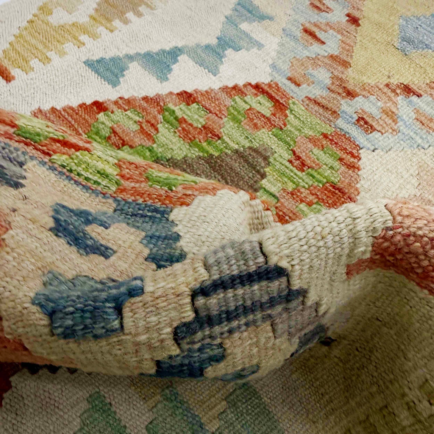 Short Kilim Runner 2' 0" x 6' 0" ft / 62 x 183 cm - No. R38651