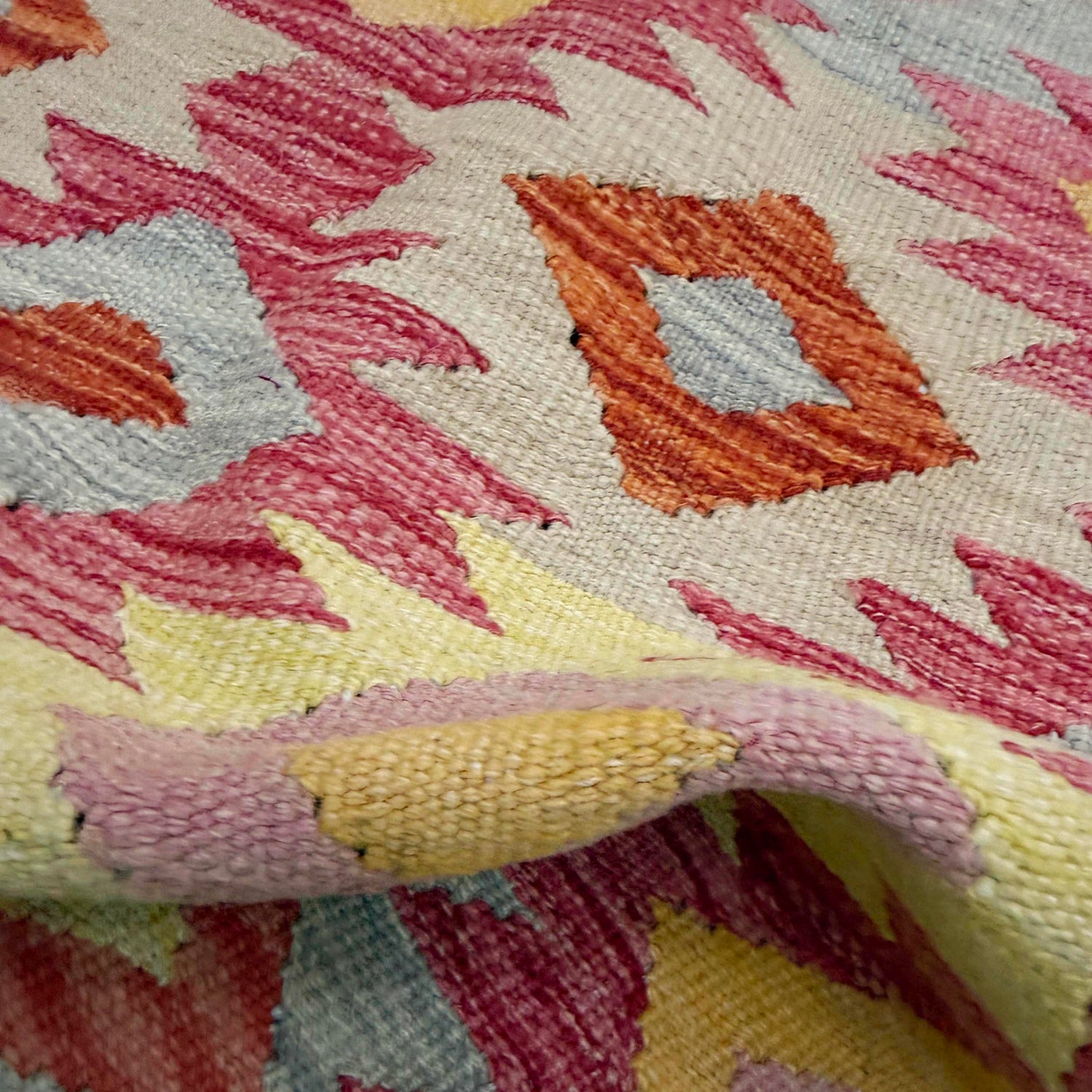 Hand Woven Wool Kelim 2' 5" x 4' 0" ft / 74 x 122 cm - No. R39002