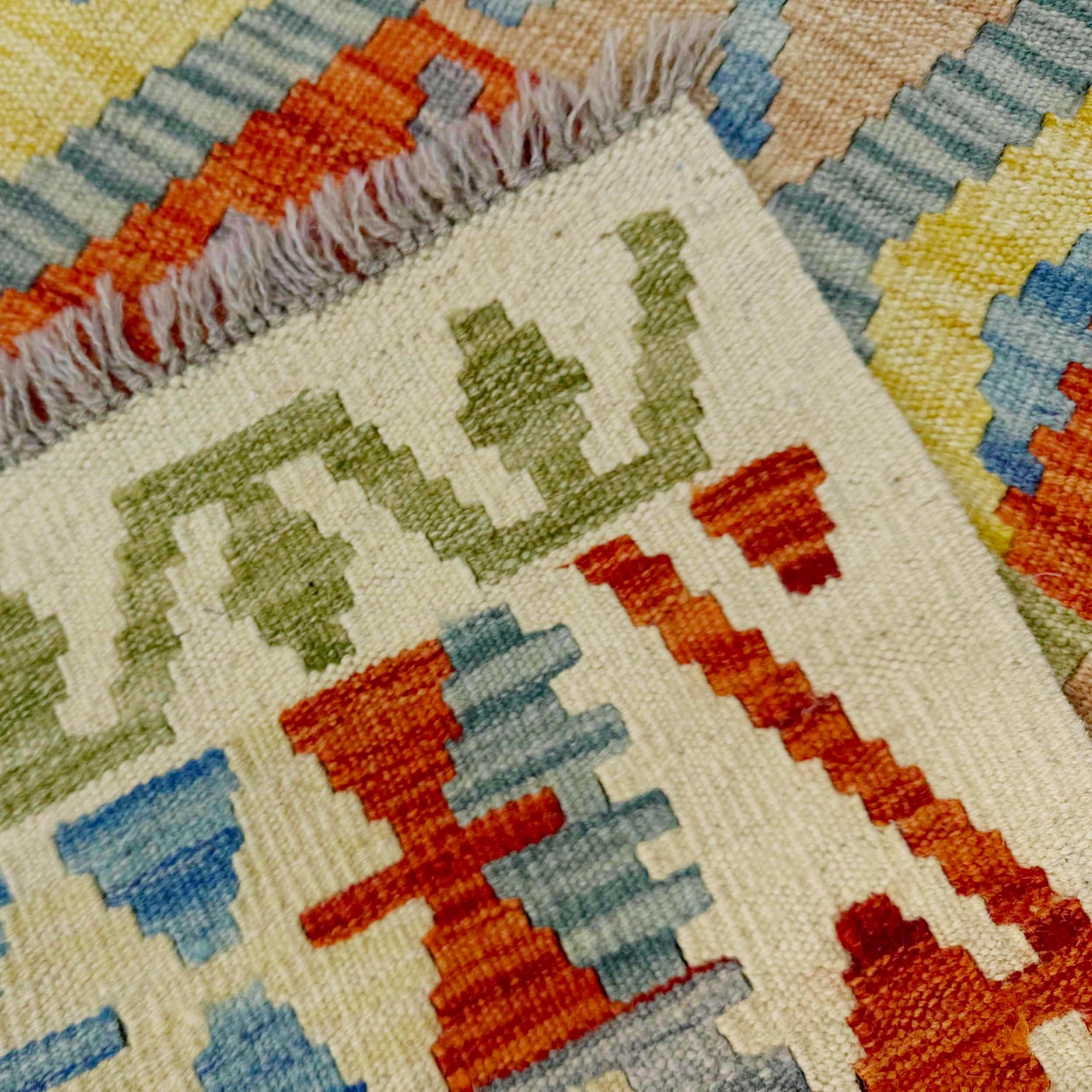 Hand Knotted Flatweave Kilim 3' 5" x 5' 2" ft / 104 x 157 cm - No. R39031