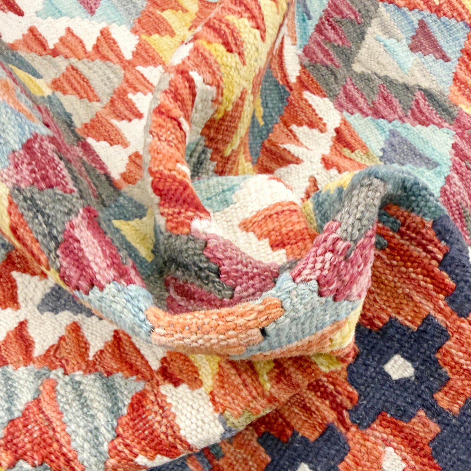 Hand Woven Wool Kelim 5' 10" x 8' 0" ft / 179 x 243 cm - No. R39082