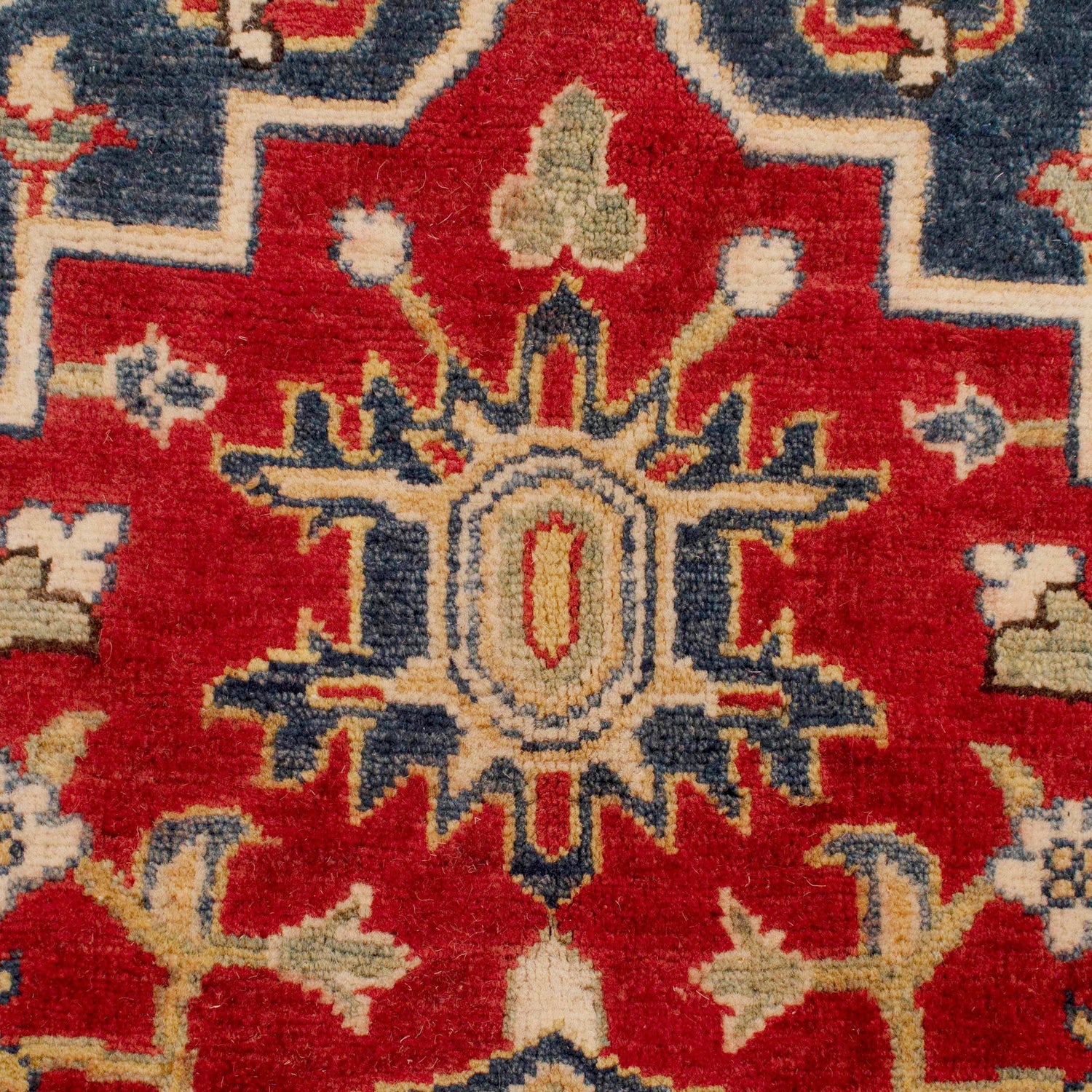 Hand knotted Kazak Carpet 4' 1" x 5' 9" ft / 124 x 176 cm - No. W34030