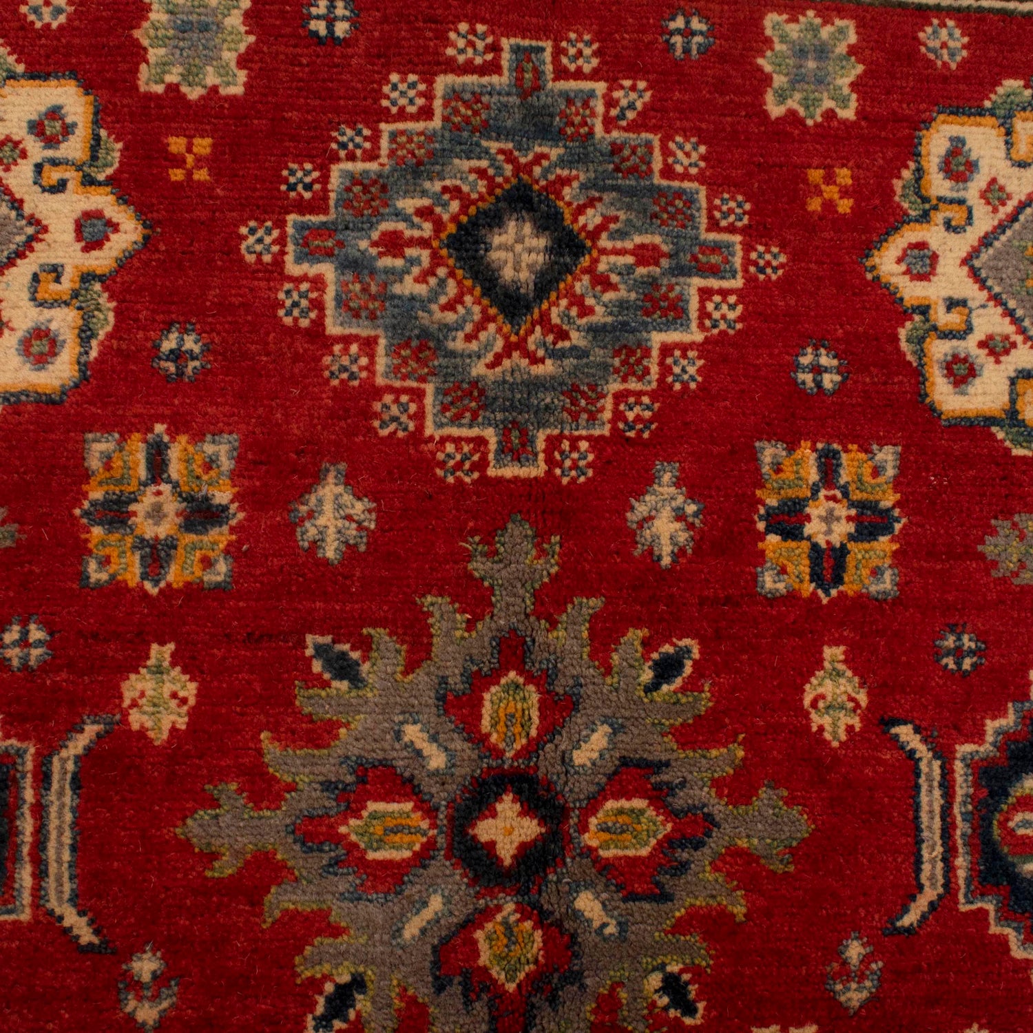 Hand knotted Kazak Carpet 4' 0" x 6' 0" ft / 121 x 182 cm - No. W34047