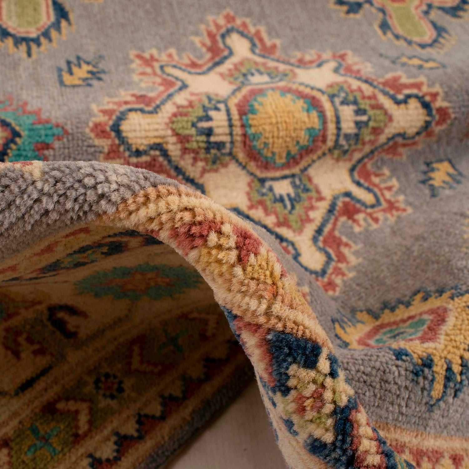 Oriental Kazak Rug 4' 0" x 5' 8" ft / 122 x 173 cm - No. W34070