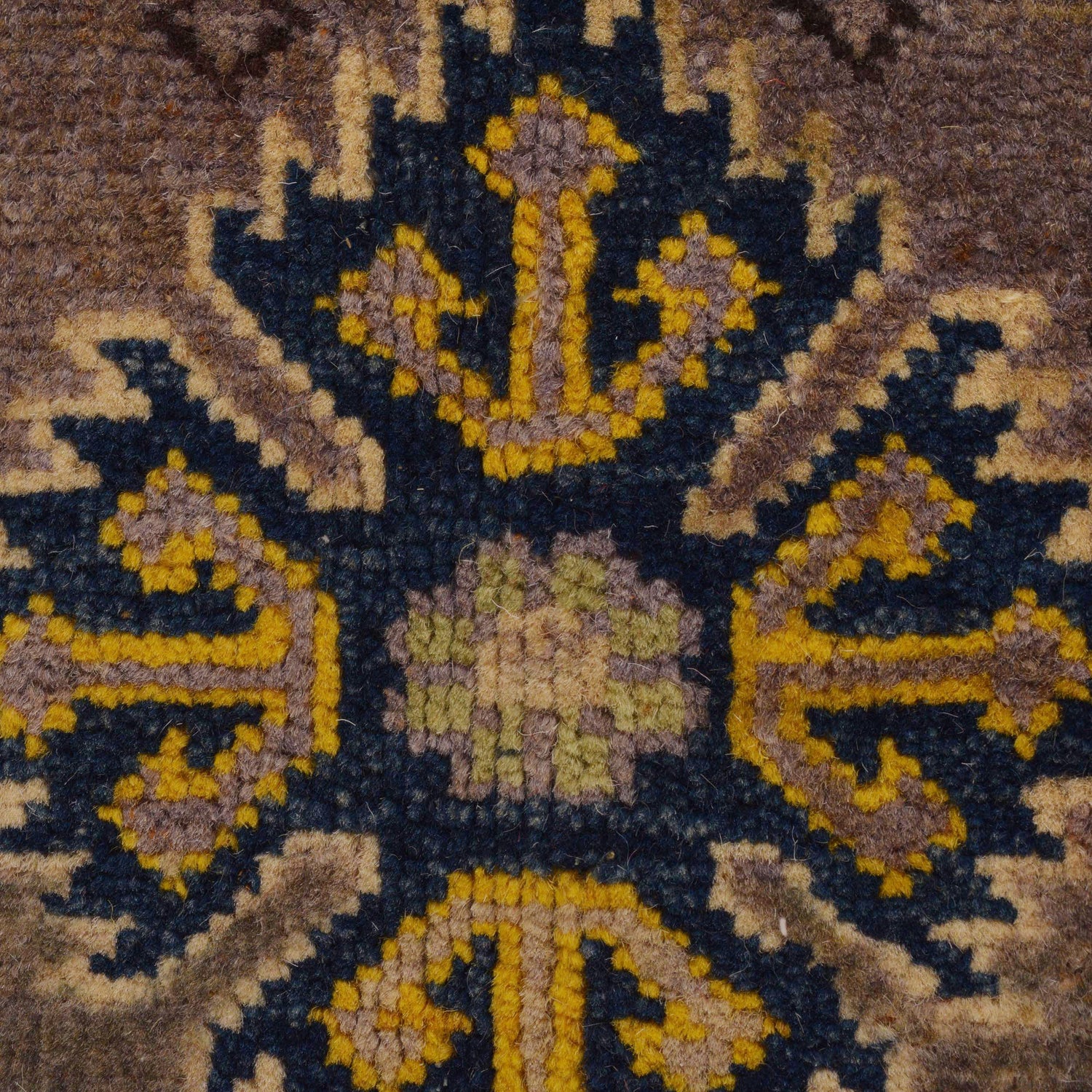 Handmade Kazak Area Rug 4' 0" x 5' 7" ft / 123 x 171 cm - No. W34124