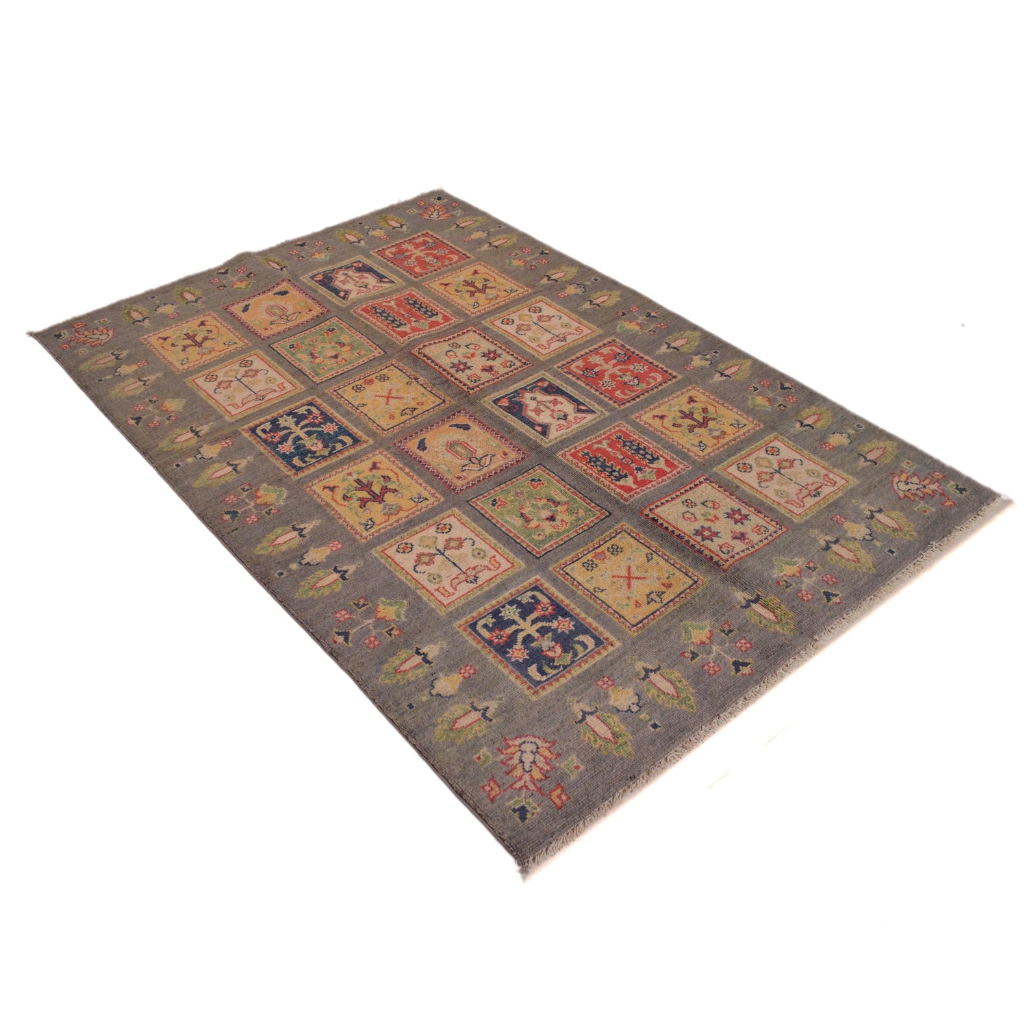 Oriental Bakhtiar Area Rug 3' 11" x 5' 10" ft / 120 x 177 cm - No. W34132