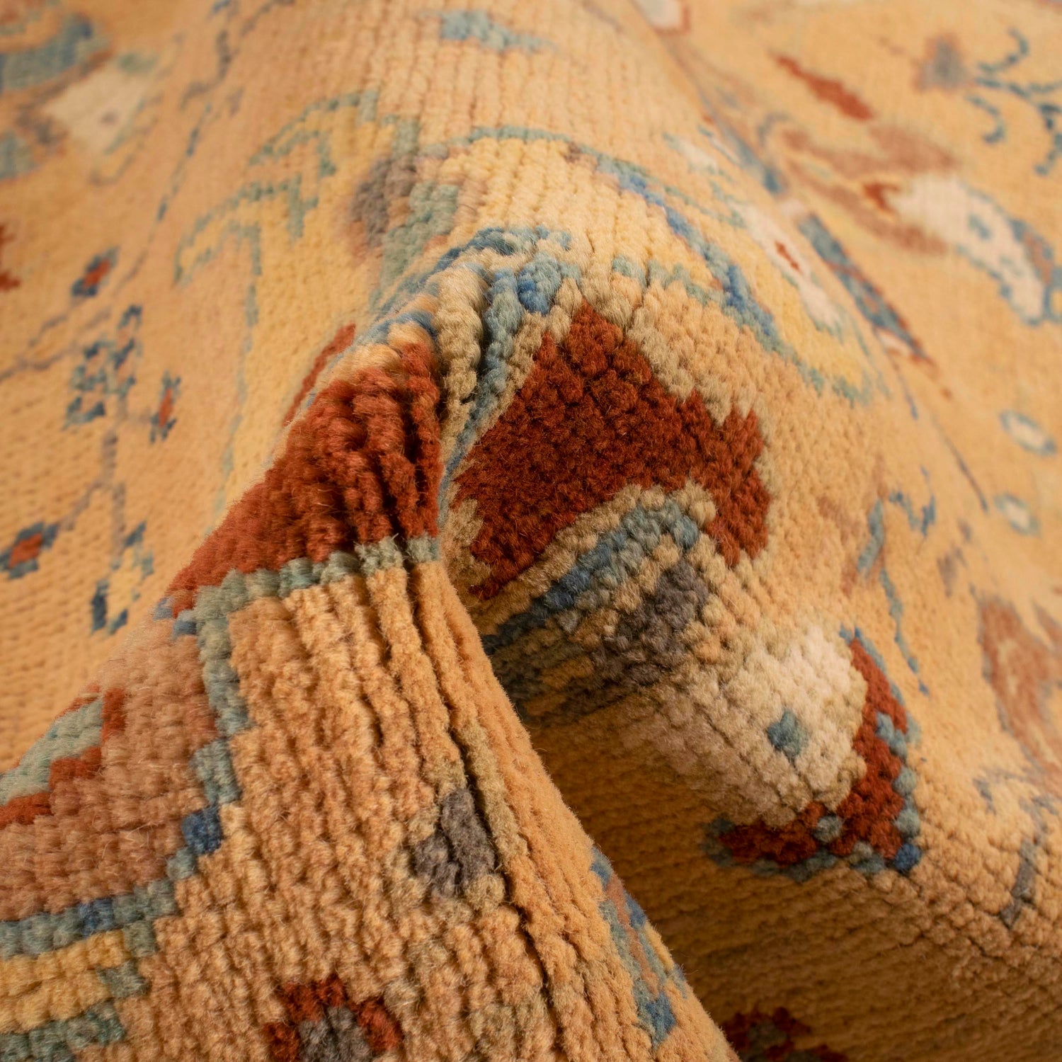 Handmade Pictorial Carpet 4' 0" x 5' 10" ft / 123 x 177 cm - No. Y33029