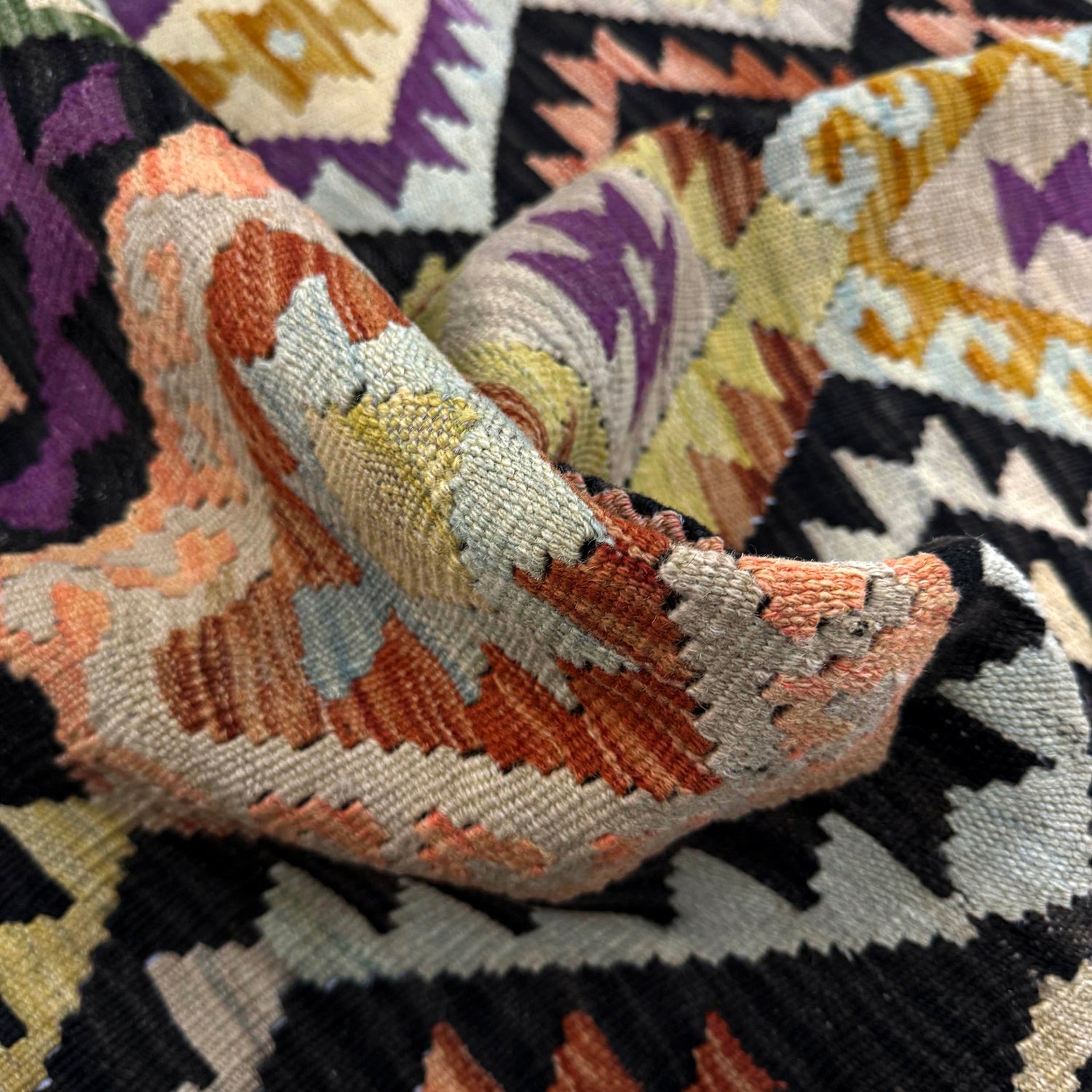 Hand Woven Wool Kelim 3' 4" x 5' 0" ft / 102 x 152 cm - No. Y39096