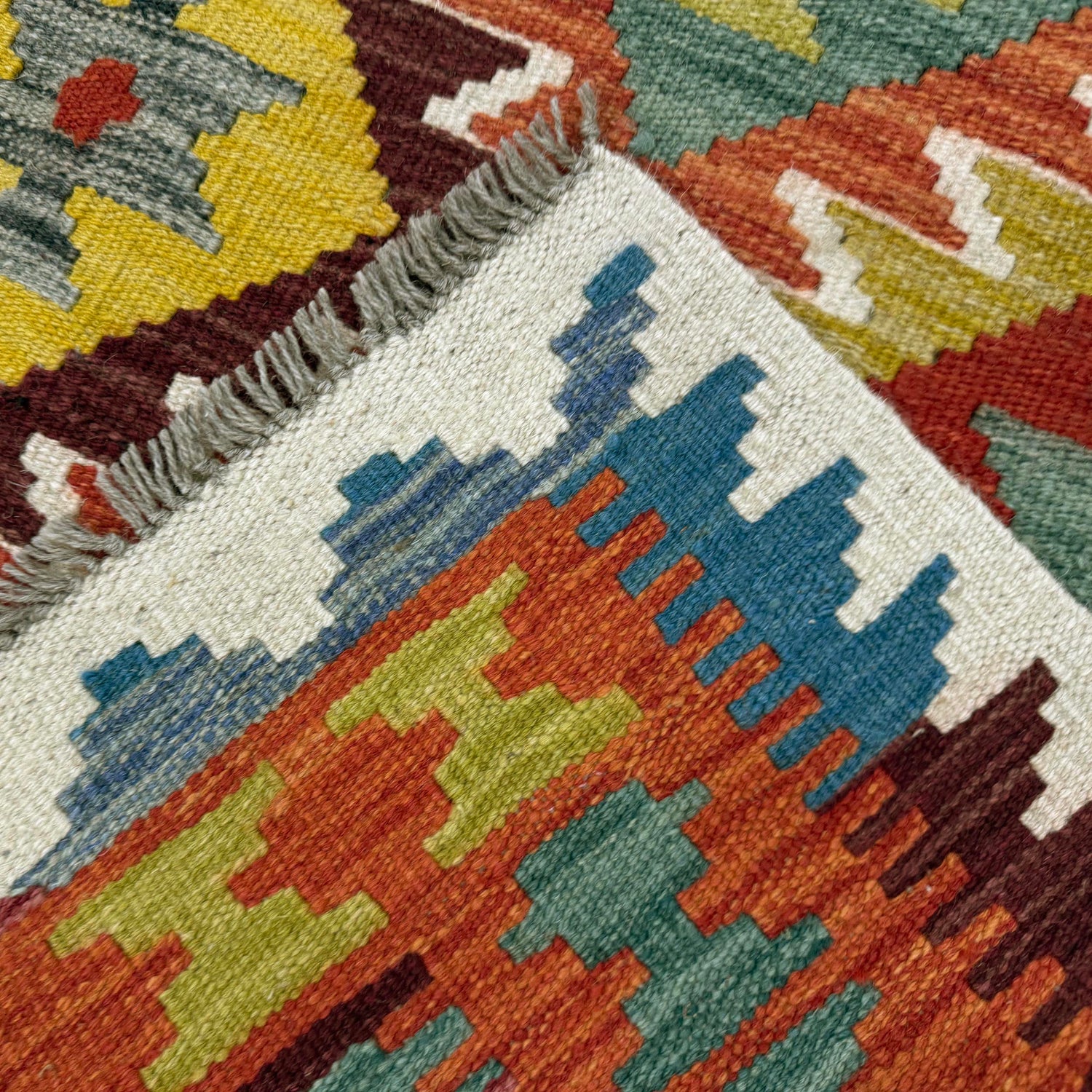 Hand Woven Wool Kelim 3' 7" x 4' 11" ft / 110 x 151 cm - No. Y39176