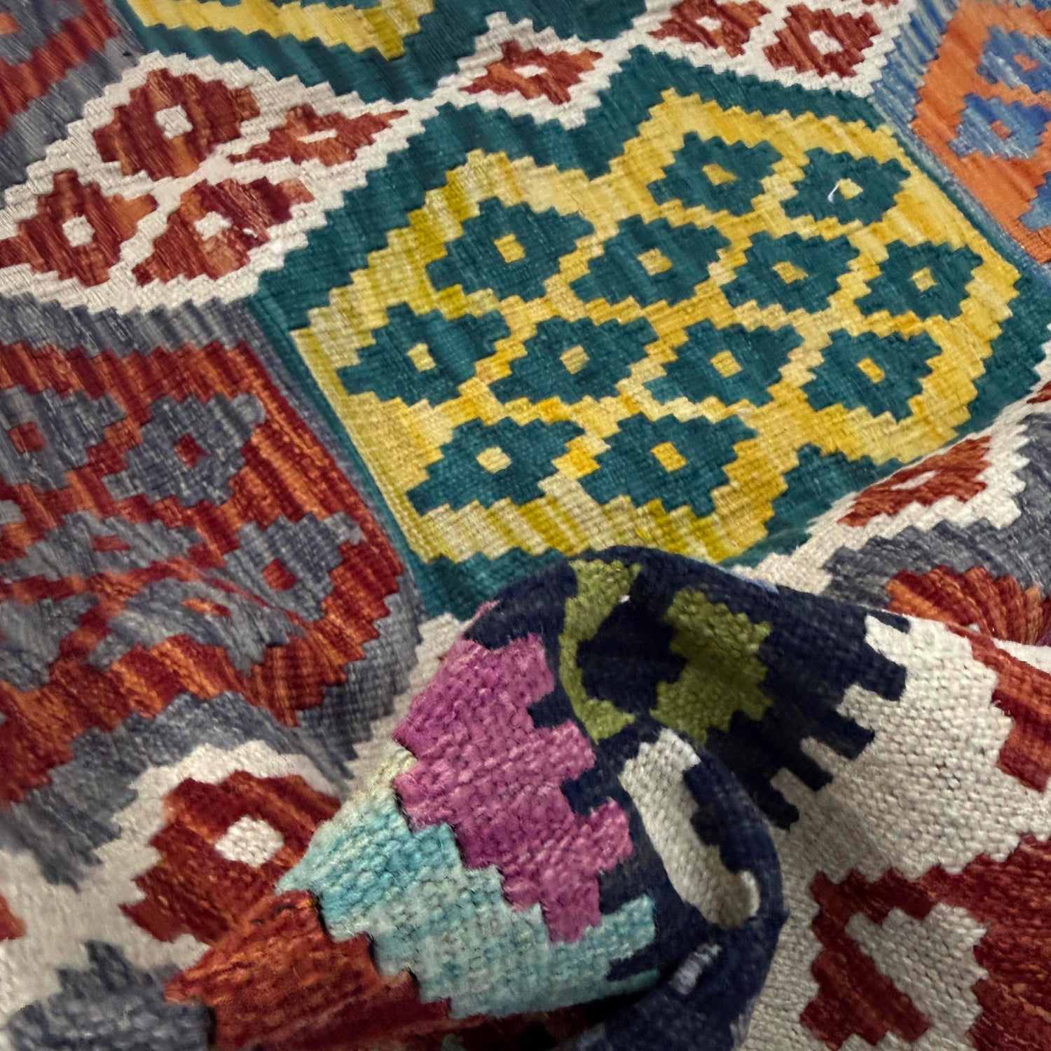 Hand Woven Wool Kelim 4' 2" x 5' 10" ft / 127 x 177 cm - No. Y39183
