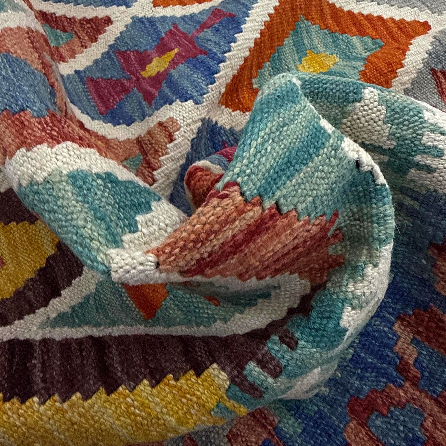 Small Size Chobi Kilim 4' 2" x 5' 9" ft / 126 x 176 cm - No. Y39187