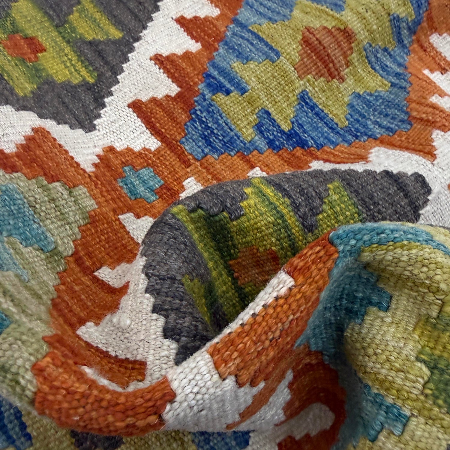 Handmade Turkish Design Wool Kilim 2' 5" x 4' 1" ft / 74 x 125 cm - No. Y39400