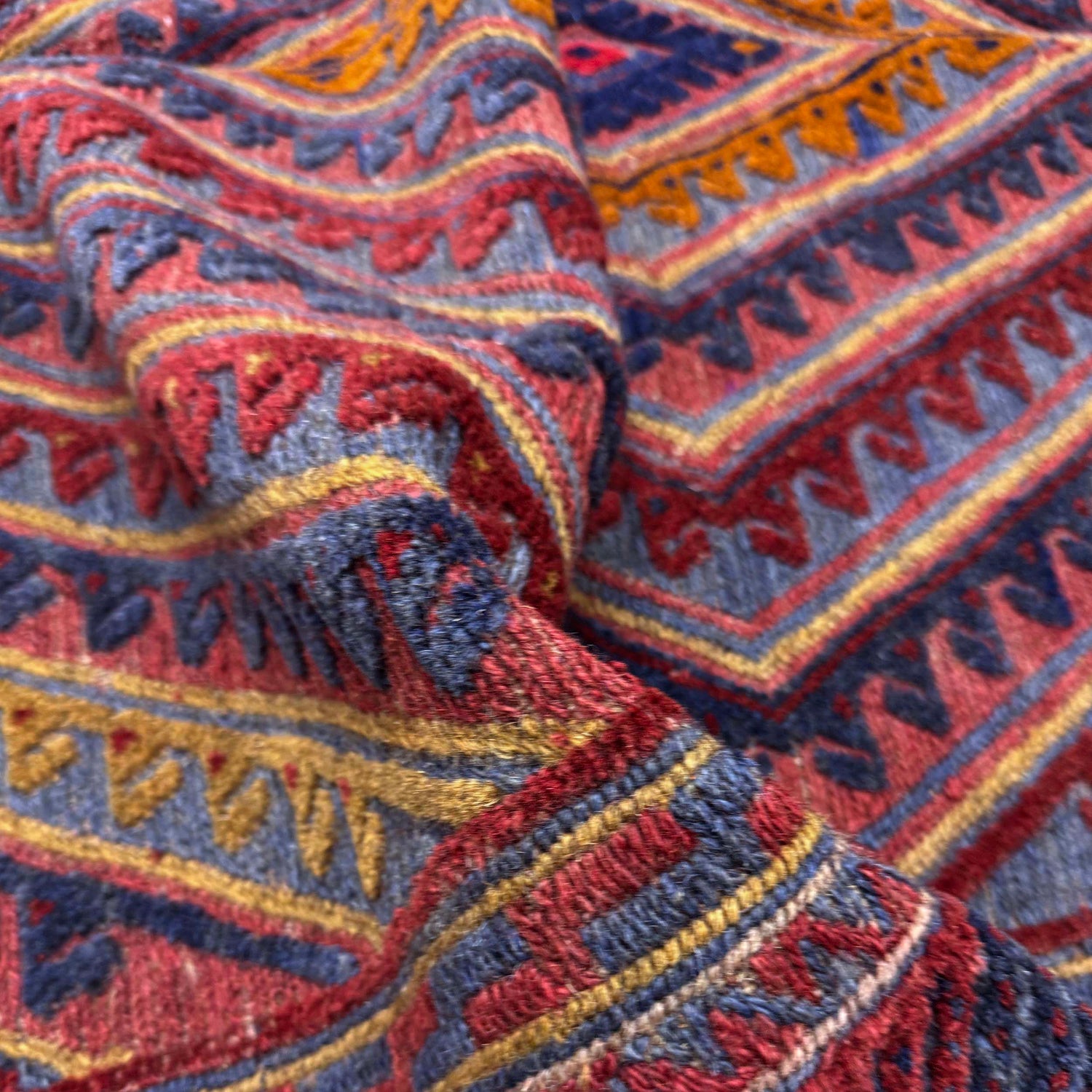 Traditional Mashwani Carpet 4' 11" x 5' 11" ft / 149 x 181 cm - No. Y39551
