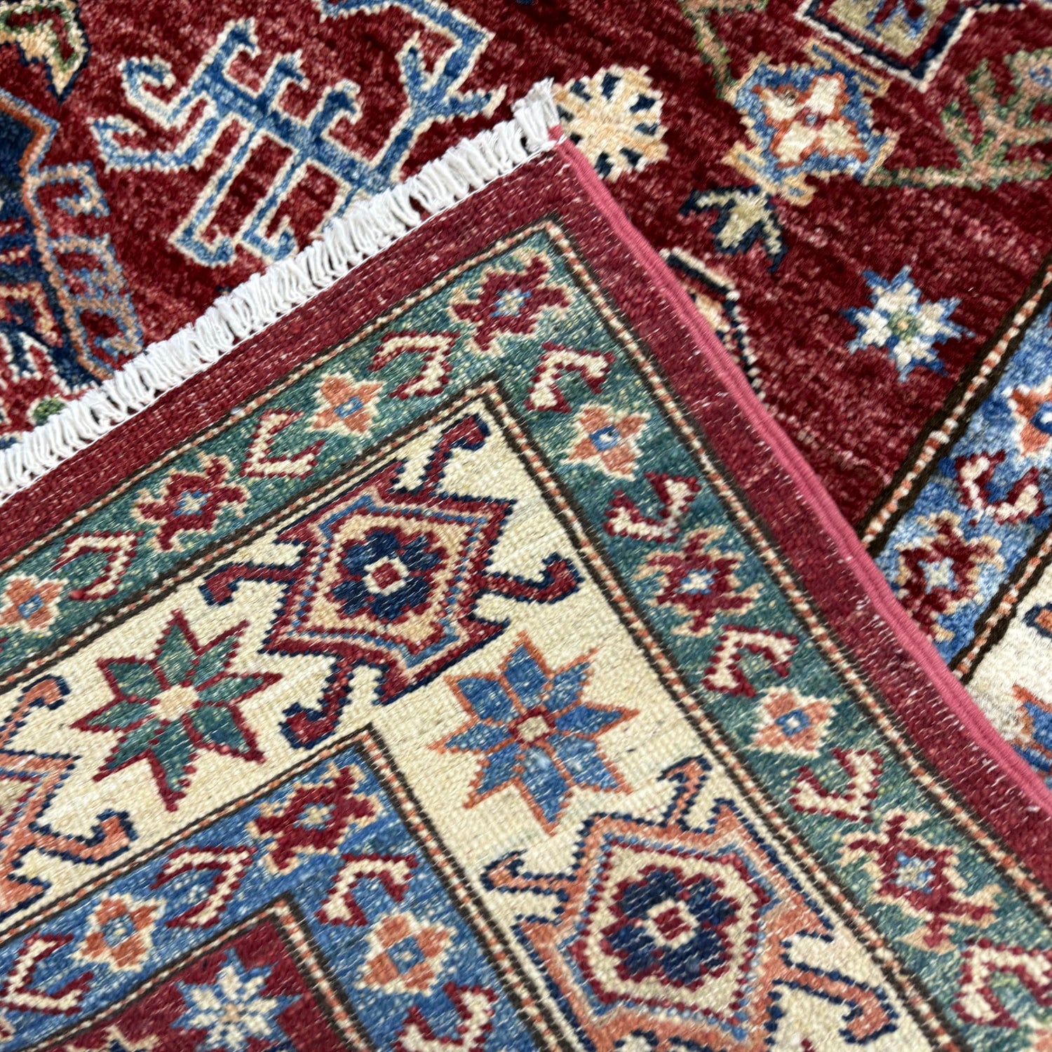 Supreme Kazak Carpet 4' 2" x 5' 11" ft / 126 x 181 cm - No. Y39557