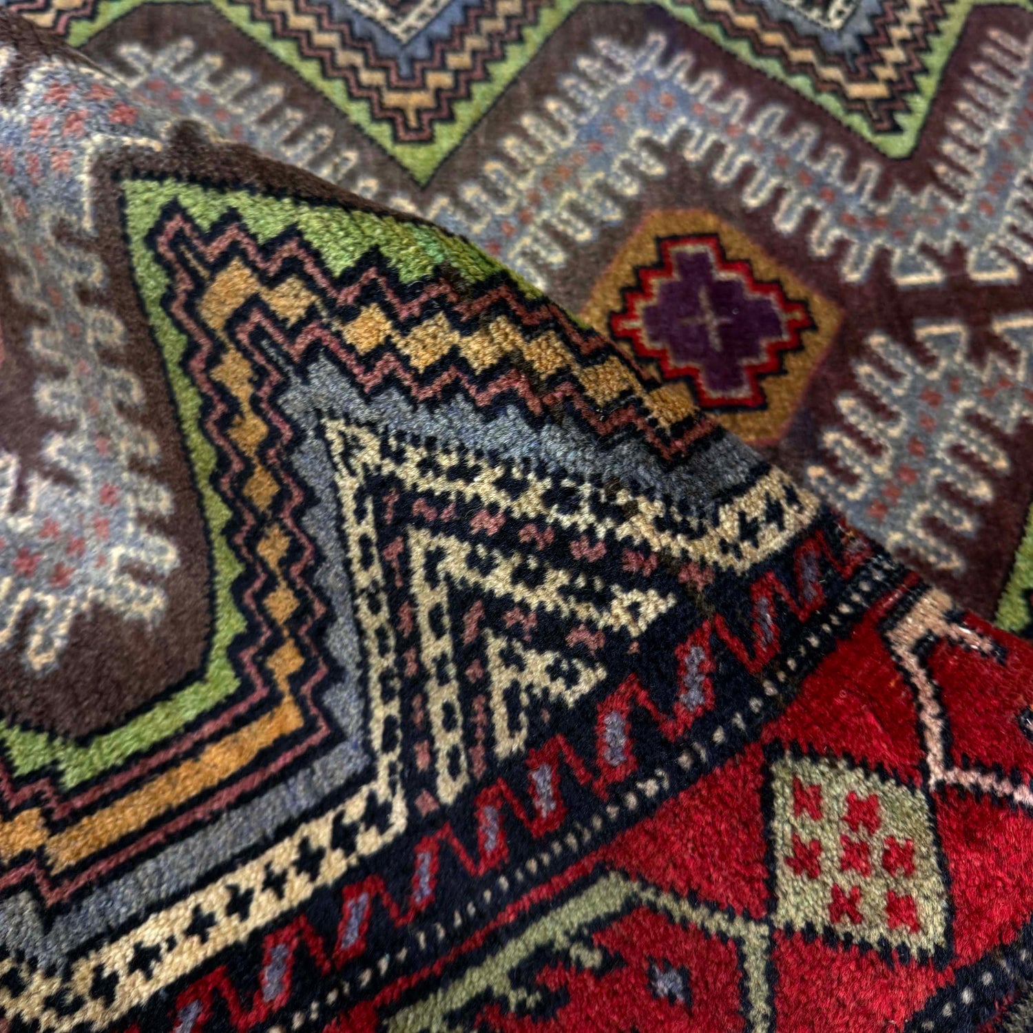 Baluch Small Size Rug 2' 9" x 4' 5" ft / 83 x 134 cm - No. Y39580