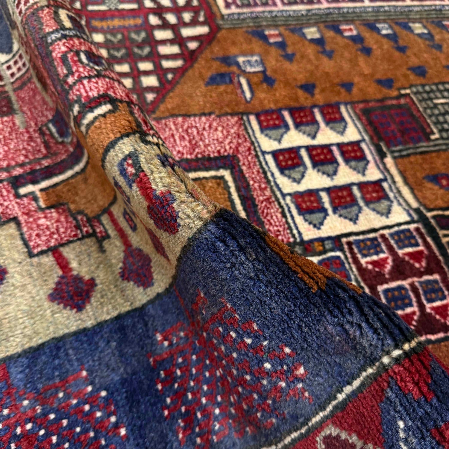 Handmade Pictorial Carpet 2' 11" x 4' 4" ft / 90 x 133 cm - No. Y39583