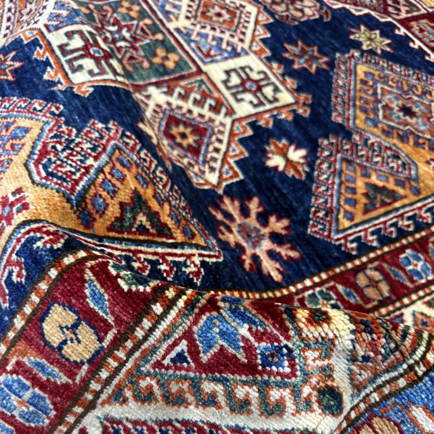 Premium Hand Knotted Kazak Rug 5' 5" x 7' 7" ft / 166 x 230 cm - No. Y39590